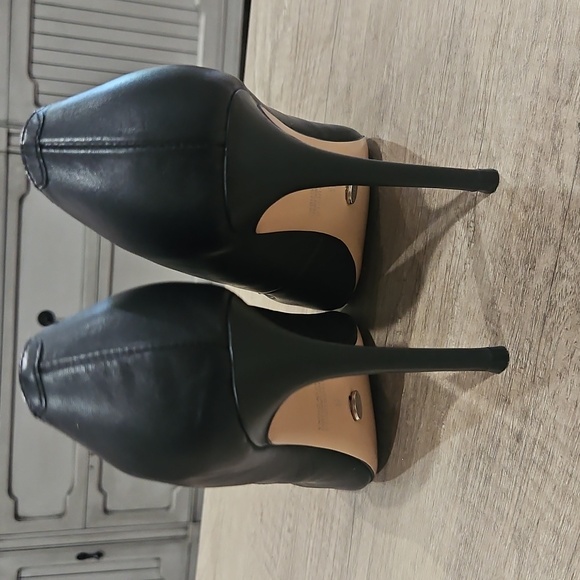 Tony Bianco Classic Black Heels size 8 - Picture 4 of 15